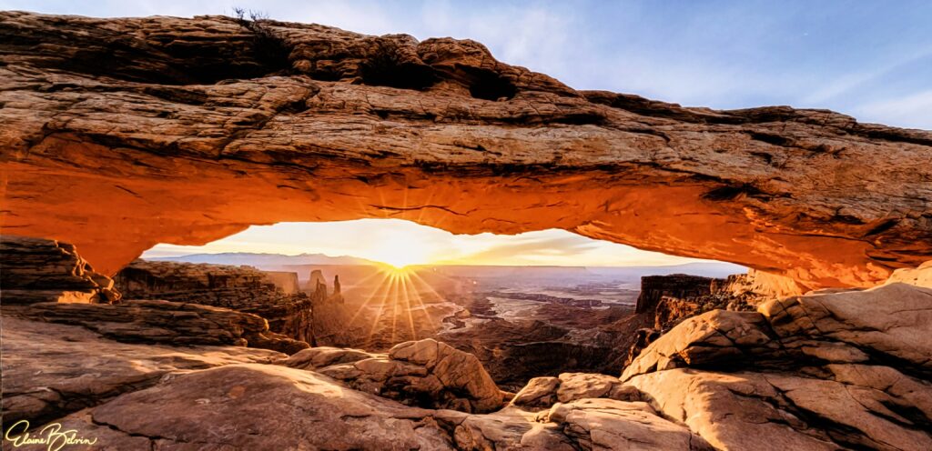 Sunrise at Mesa Arch by Elaine Belvin – DM424