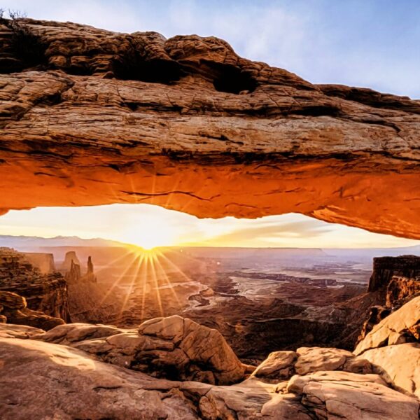 Sunrise at Mesa Arch by Elaine Belvin – DM424