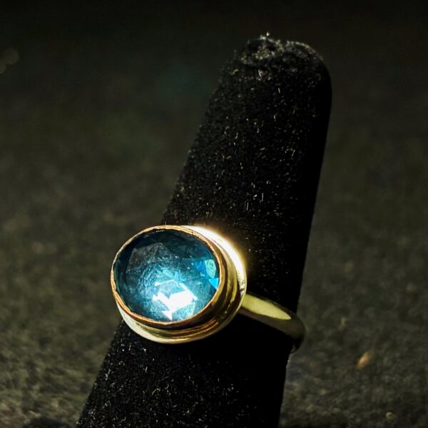 London Blue Topaz by Robin Hanna RH144
